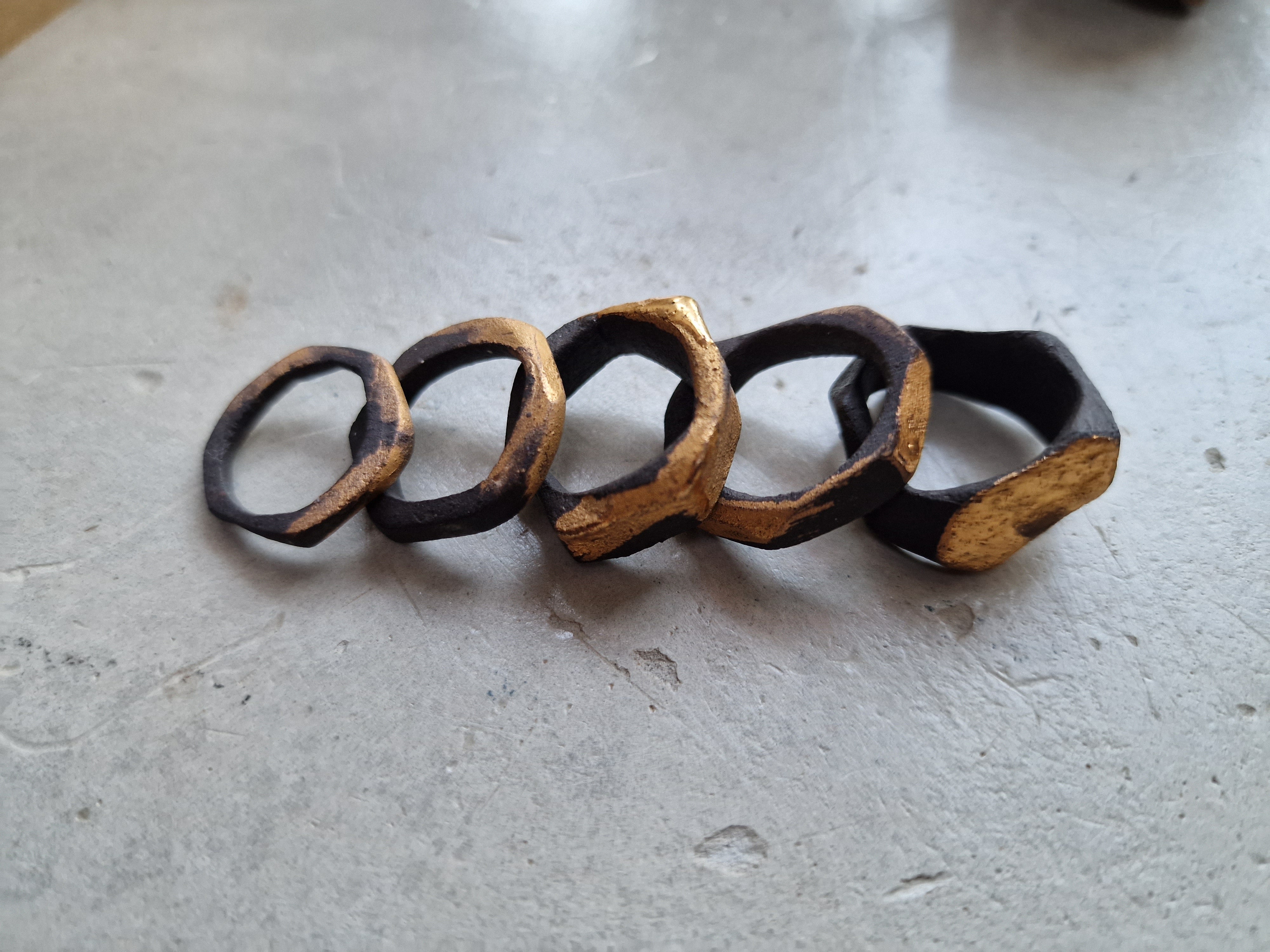Ceramic Handcrafted Rings | Handmade Jewelry | Unique Unisex Rings | Eternity Gold Ring 18ct | Urban Accessory | Black Clay Rings
